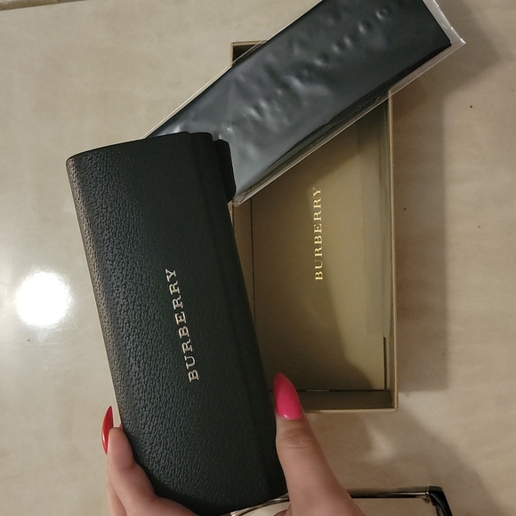 Burberry Square Style W/Demo Lens. - Picture 10 of 10